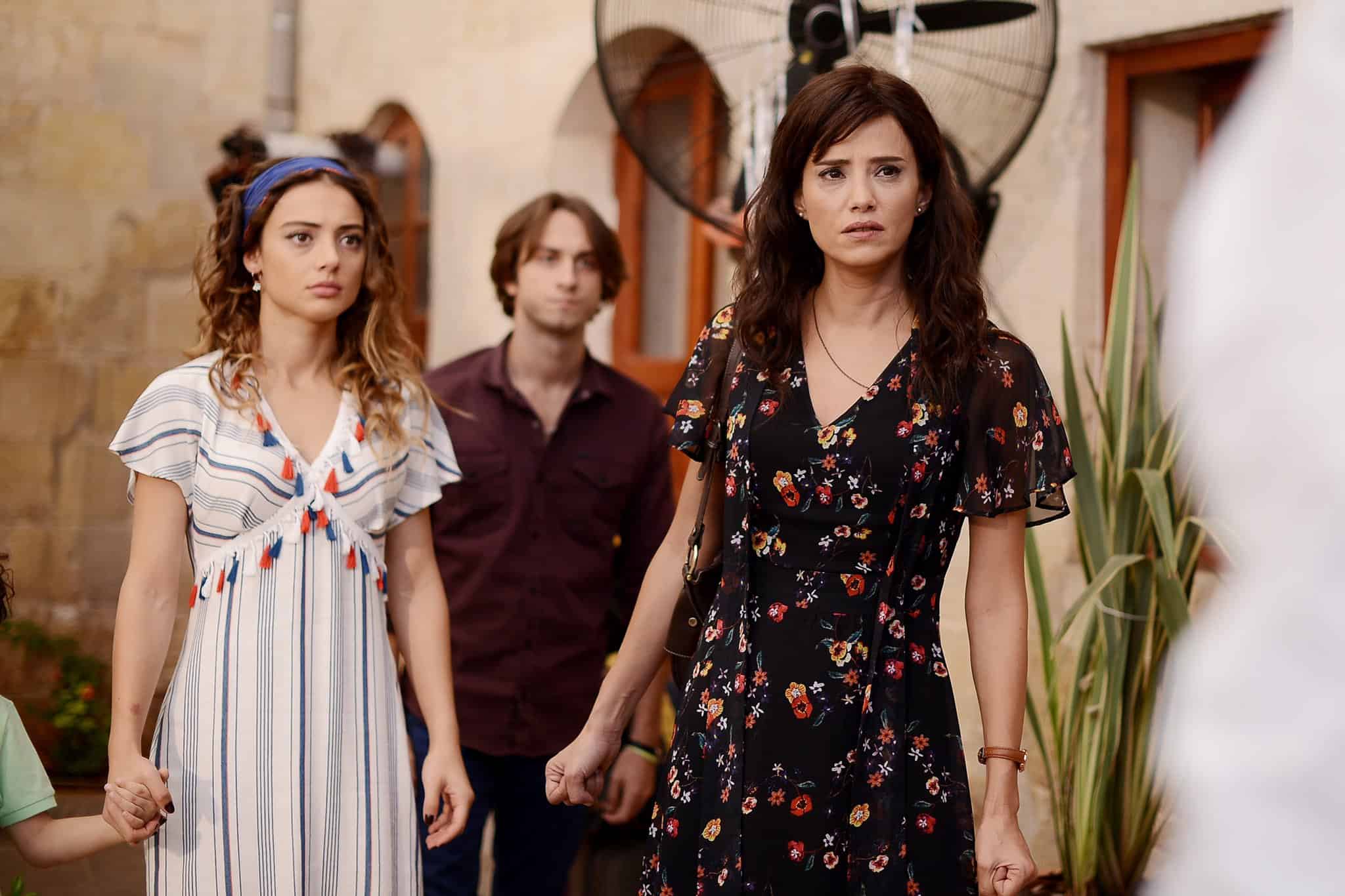 Ее зовут мелек. Ее зовут мелек. Ее зовут мелек. Меня зовут мелек 31. Меня зовут мелек турецкий.