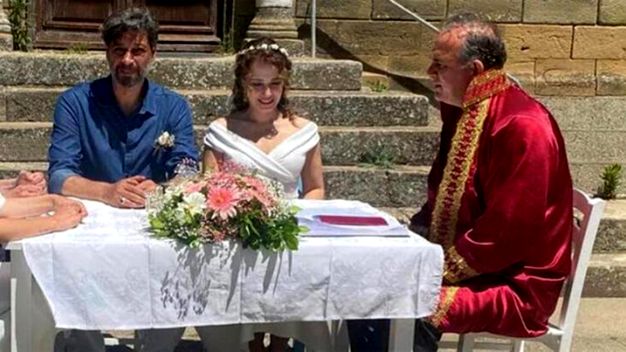 Oyuncu Deniz Uğur ile Erdinç Gülener evlendi